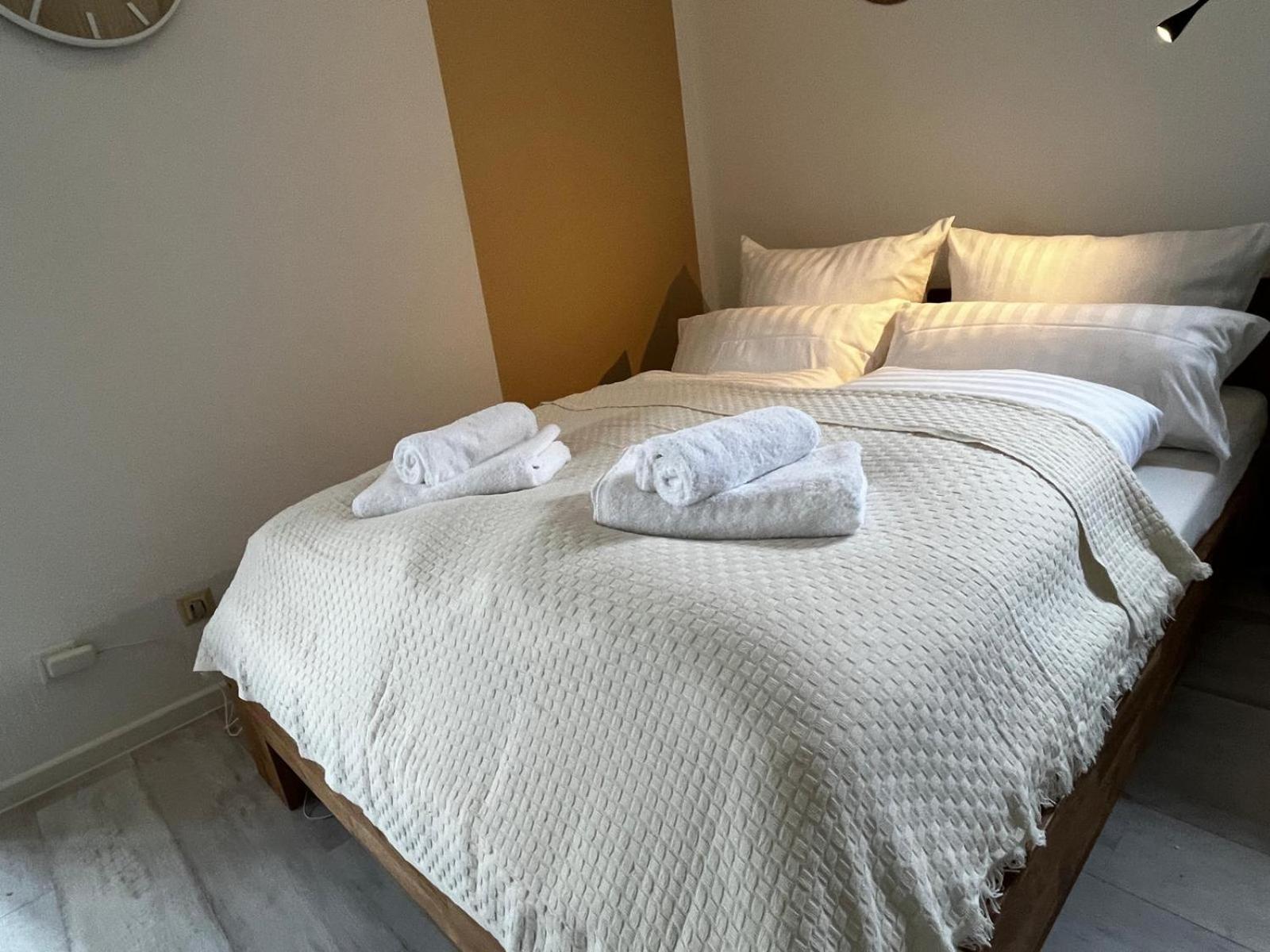 Ruhige & Zentrale Ferienwohnung Halver Esterno foto