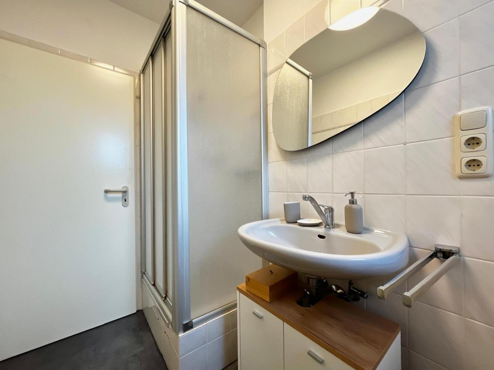 Ruhige & Zentrale Ferienwohnung Halver Esterno foto